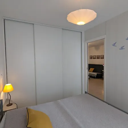 Apartment Centre, T2 De 47m², 200m Plage, Loggia, Parking, Ideal Couple - Fr-1-420-109 *
